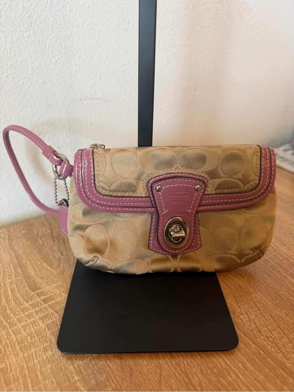 Vintage Y2K Coach Legacy Pink Turnlock Wristlet (1) - Gem